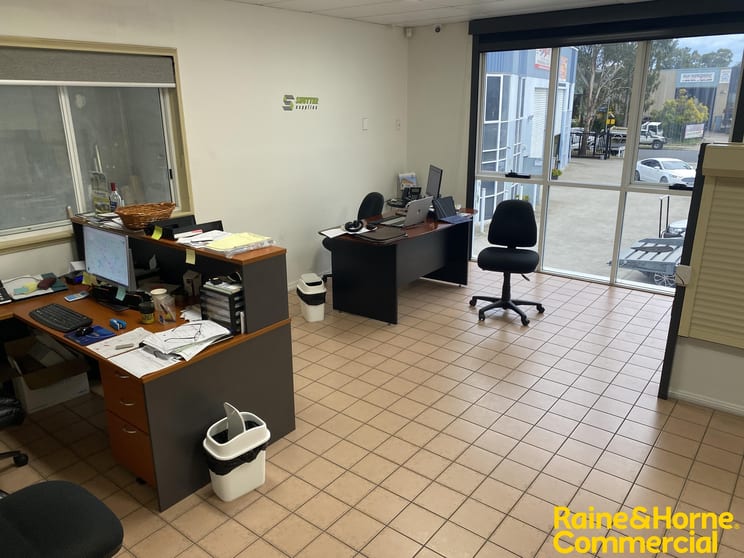 Click to view all images Unit 4/17 Stennett Road Ingleburn NSW 2565 - Image 3