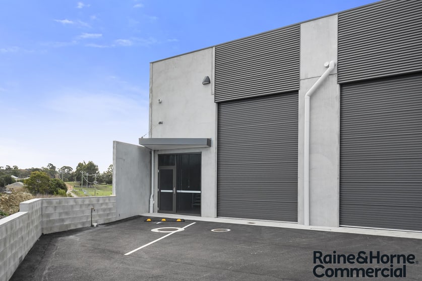 Click to view all images 1/12 Railway Court Cambridge TAS 7170 - Image 2