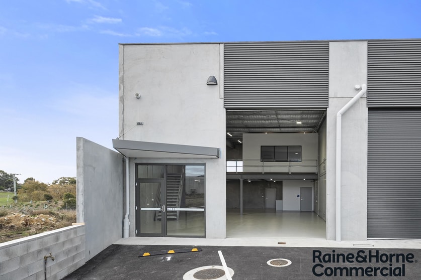 Click to view all images 1/12 Railway Court Cambridge TAS 7170 - Image 3