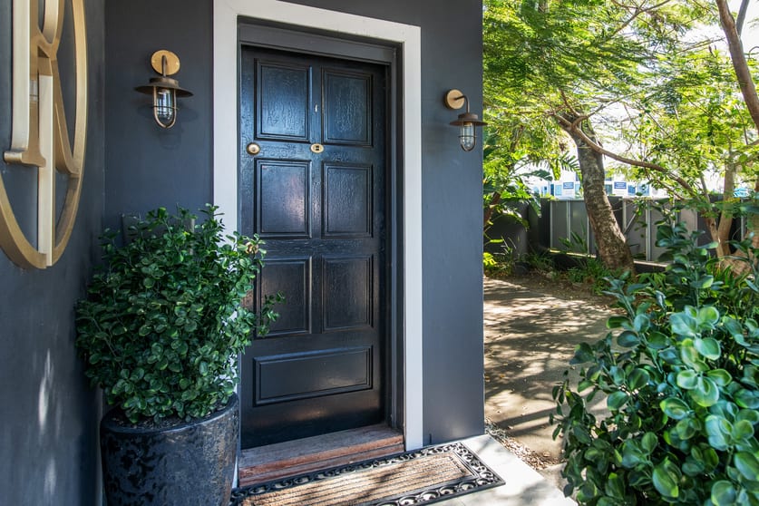 Click to view all images 20 Ashmore Road Bundall QLD 4217 - Image 2