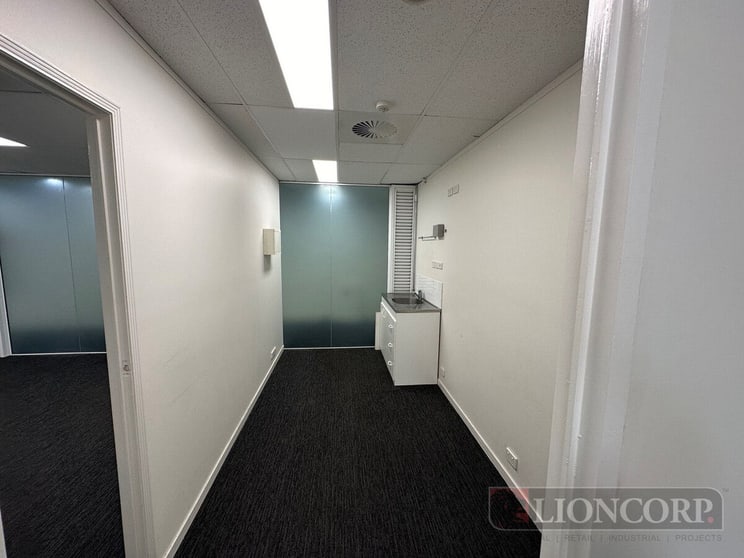 Click to view all images Spring Hill QLD 4000 - Image 2