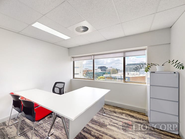 Click to view all images Spring Hill QLD 4000 - Image 2
