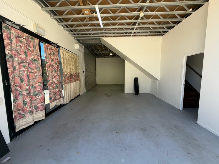Click to view all images 4/16 Industry Place Wynnum QLD 4178 - Image 2