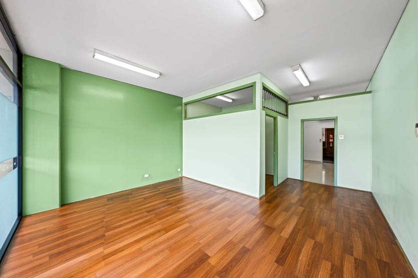 Click to view all images 218 Padstow Road Eight Mile Plains QLD 4113 - Image 3