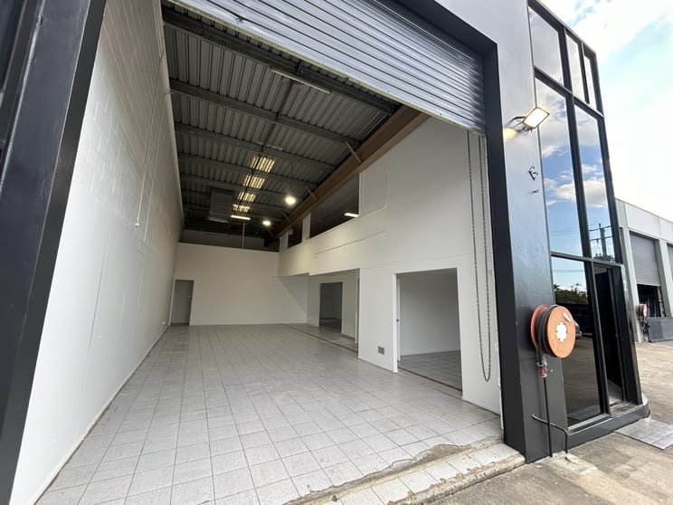 Click to view all images 2/49 Taree Street Burleigh Heads QLD 4220 - Image 2