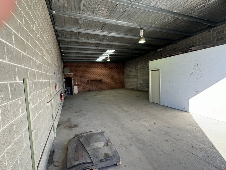 Click to view all images 4/147 Industrial Road Oak Flats NSW 2529 - Image 3