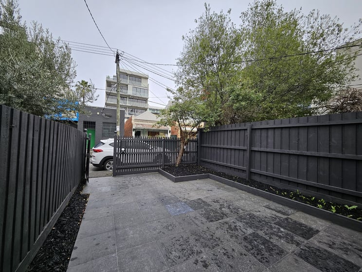 Click to view all images 34 DOVER STREET Cremorne VIC 3121 - Image 2