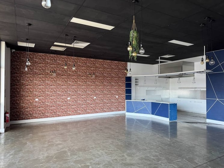 Click to view all images 44 Robinson Road Seaford Heights SA 5169 - Image 2