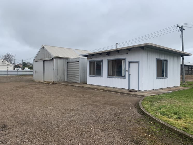 18-20 Mt Napier Road Hamilton VIC 3300 - Image 1