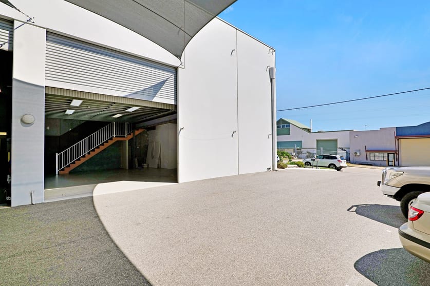 Click to view all images Unit 2/4 Parkinson Lane Kardinya WA 6163 - Image 3