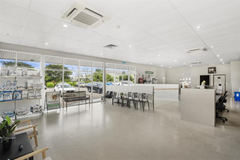 Click to view all images LFR Tenancy 2/232 Woolcock Street Currajong QLD 4812 - Image 2