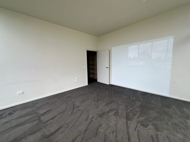 Click to view all images 1/12 Akuna Dr Williamstown VIC 3016 - Image 3