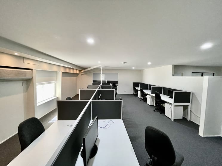 Click to view all images Unit 1A/131 Old Pacific Highway Oxenford QLD 4210 - Image 3