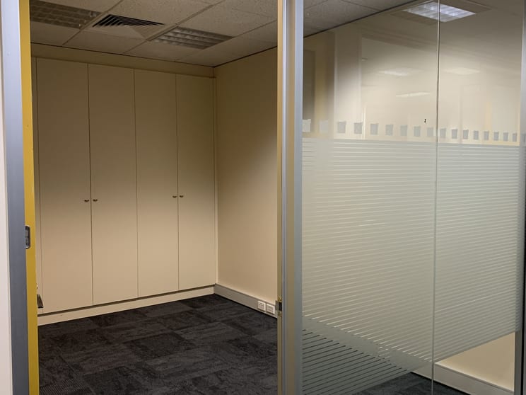 Click to view all images 44 Gray Street Hamilton VIC 3300 - Image 2