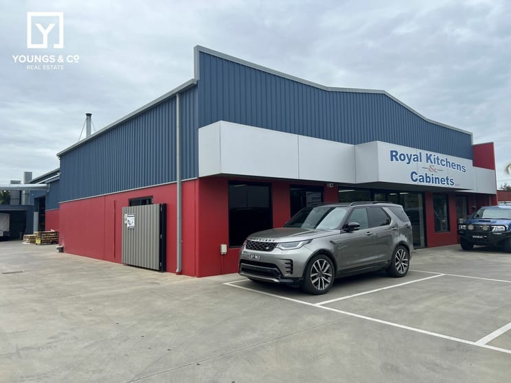 Click to view all images 7 Lockwood Rd Shepparton VIC 3630 - Image 1