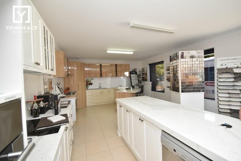 Click to view all images 7 Lockwood Rd Shepparton VIC 3630 - Image 3