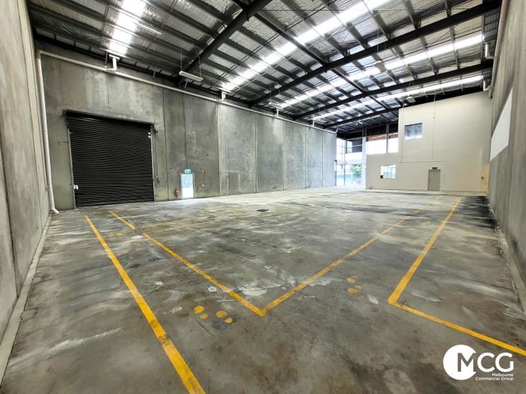 Click to view all images 33 Fullarton Drive Epping VIC 3076 - Image 3