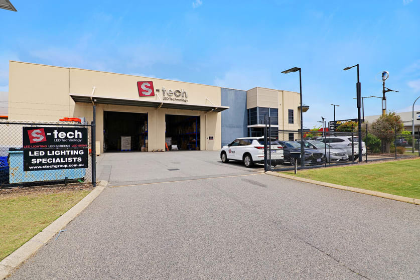 Click to view all images 12 Mordaunt Circuit Canning Vale WA 6155 - Image 3