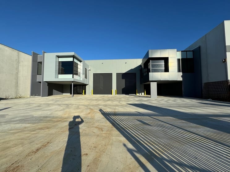 2/26 Rainer Crescent Clyde North VIC 3978 - Image 3