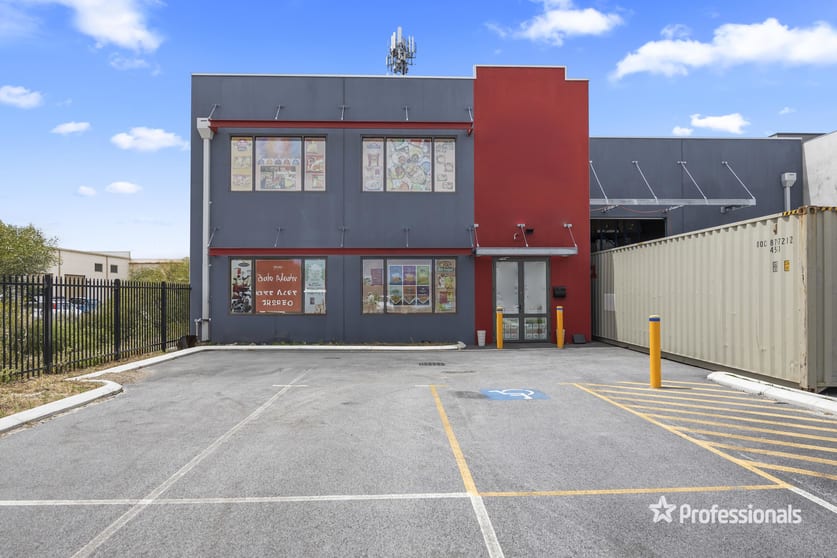 Click to view all images 204 Beringarra Avenue Malaga WA 6090 - Image 3