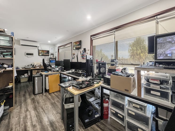 Click to view all images 1 Marawa Drive Parrearra QLD 4575 - Image 3