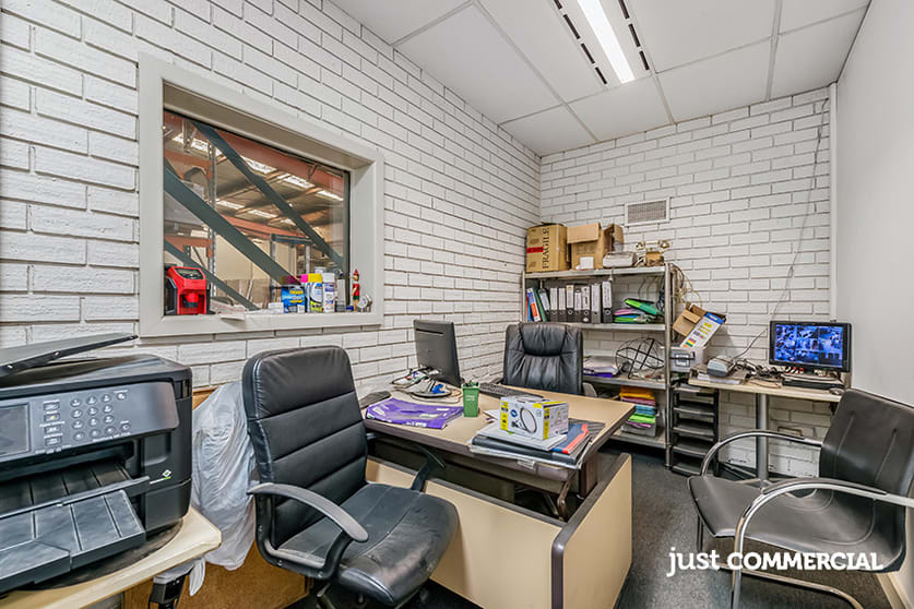 Click to view all images 5 Hinkler Road Mordialloc VIC 3195 - Image 3