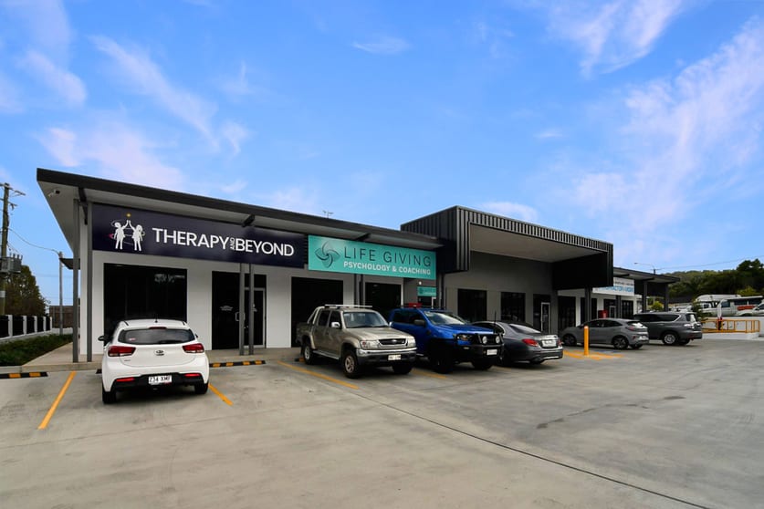 Click to view all images 2/2 Harold Street West End QLD 4810 - Image 2