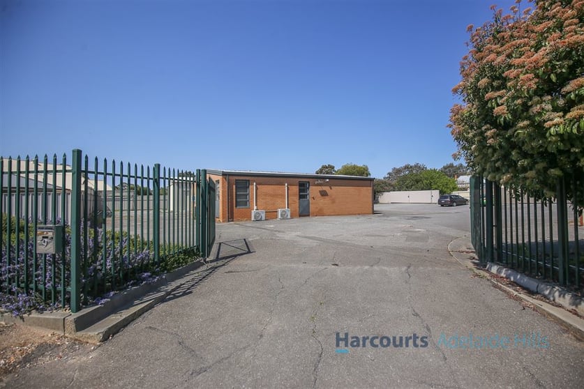 2/9 Hampden Road Mount Barker SA 5251 - Image 1