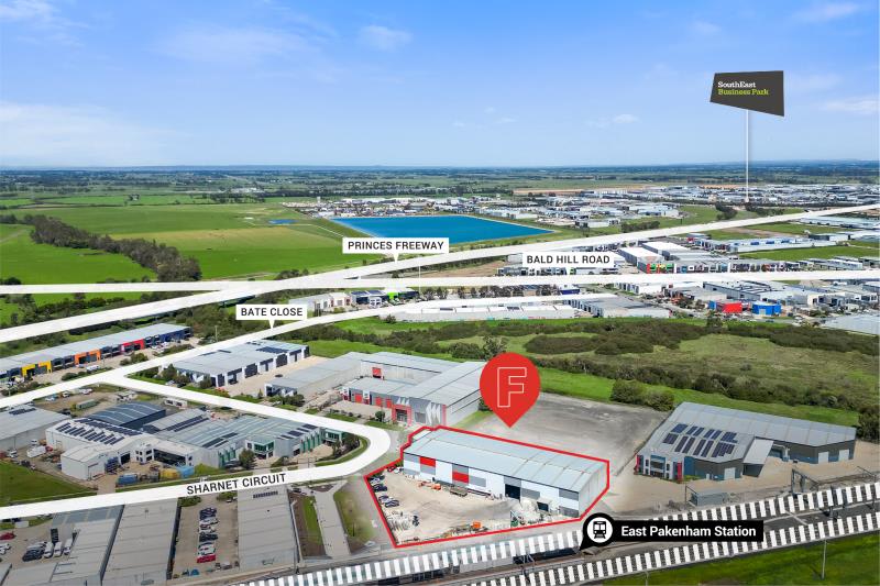 Click to view all images 15 Sharnet Circuit Pakenham VIC 3810 - Image 2