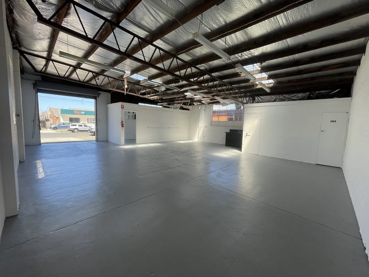 Click to view all images 2/5 Levanswell Road Moorabbin VIC 3189 - Image 3