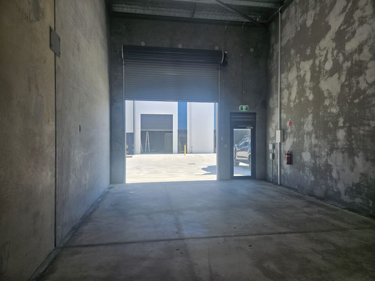 Click to view all images 2/9 Deviation Way Neerabup WA 6031 - Image 2