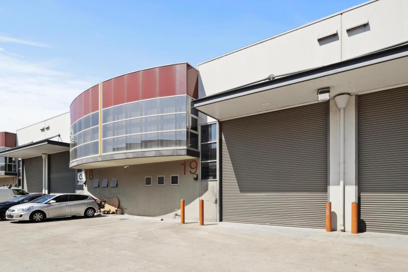 Click to view all images 29 Governor Macquarie Drive Chipping Norton NSW 2170 - Image 2