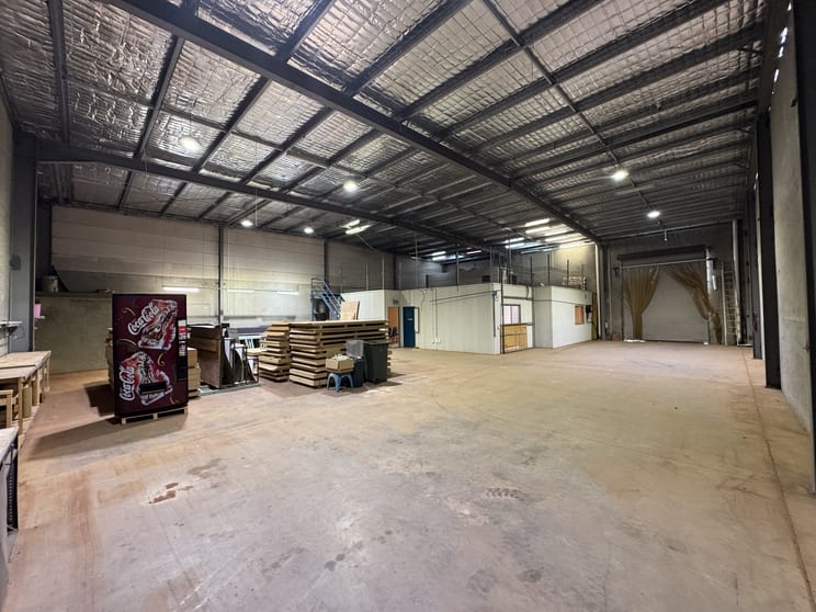 Click to view all images 2/57 Douglas Mawson Road Dubbo NSW 2830 - Image 3