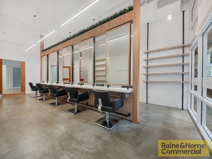 Click to view all images 2/110 Macquarie Street Teneriffe QLD 4005 - Image 1