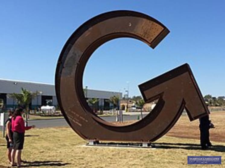 Click to view all images Gracemere QLD 4702 - Image 3