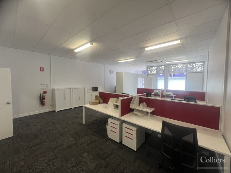 Click to view all images D/167 Queen Street Ayr QLD 4807 - Image 3