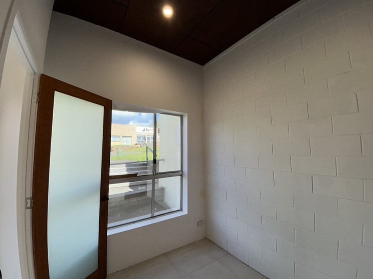 Click to view all images 2/42 Dominions Road Ashmore QLD 4214 - Image 3
