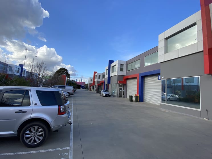 Unit 11/Unit 11, 15 Thackray Road Port Melbourne VIC 3207 - Image 2