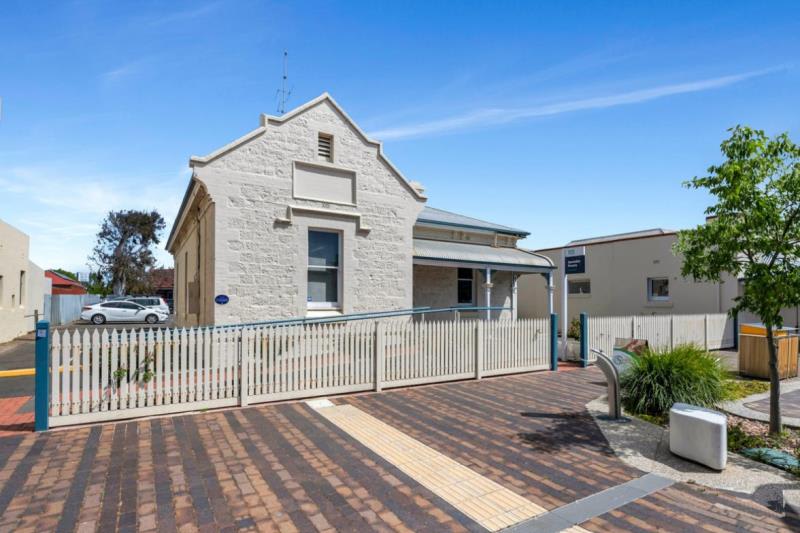 Click to view all images Whole Bldg/20-22 Torrens Road Victor Harbor SA 5211 - Image 2
