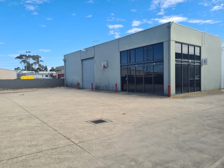 Click to view all images 4/164 Victoria Street North Geelong VIC 3215 - Image 2