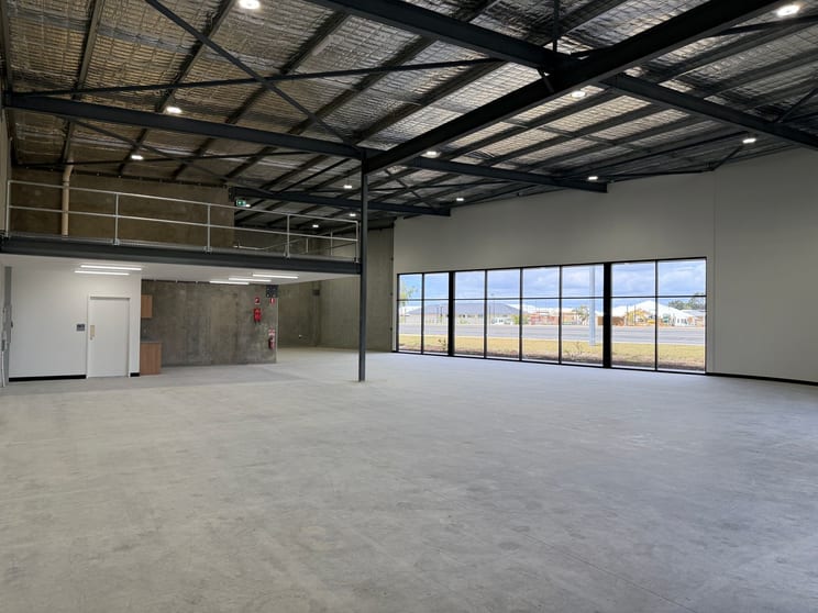 Click to view all images 2/2 Commerce Road Vasse WA 6280 - Image 3