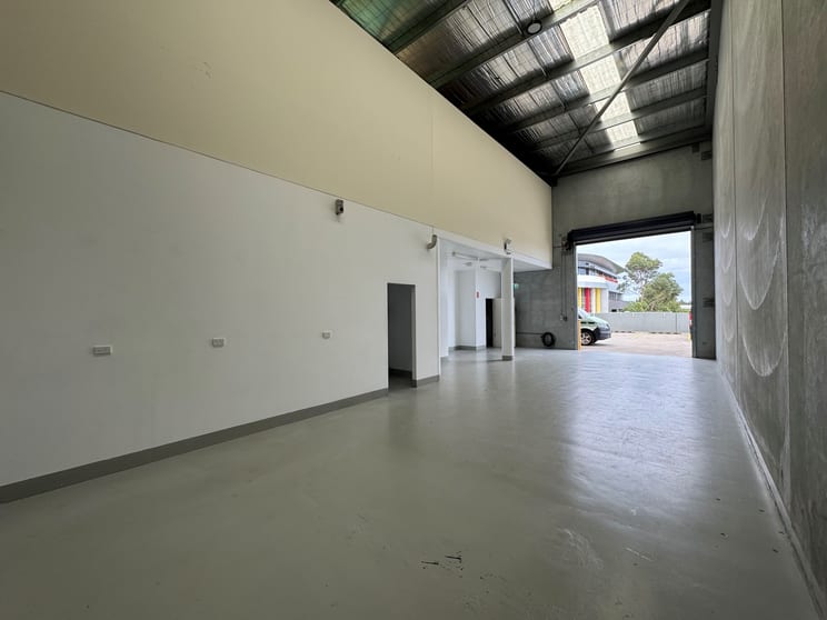 Click to view all images Unit 7/35 Wurrook Circuit Caringbah NSW 2229 - Image 3