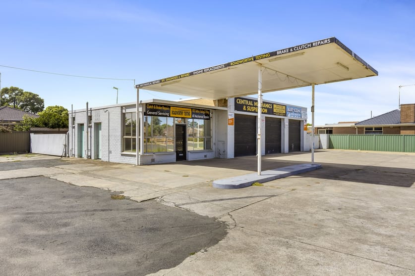 Click to view all images 396-398 Forest Street Wendouree VIC 3355 - Image 2