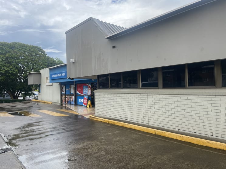 Click to view all images 4/1000 LOGAN ROAD Holland Park West QLD 4121 - Image 1