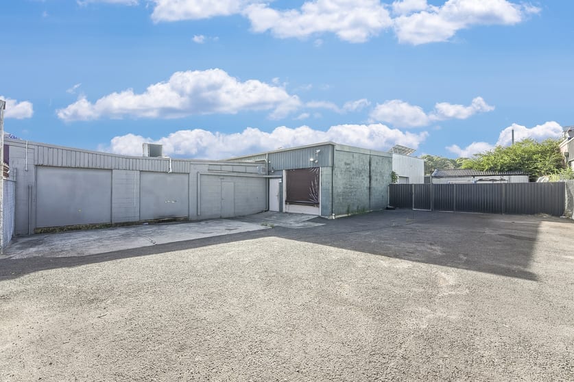 Click to view all images 2/12 Hollylea Road Leumeah NSW 2560 - Image 1