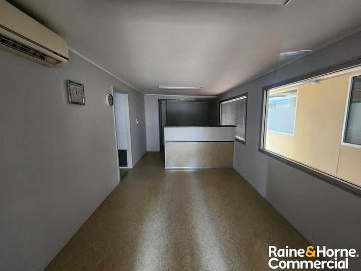 Click to view all images 2/497 Gympie Road Strathpine QLD 4500 - Image 3