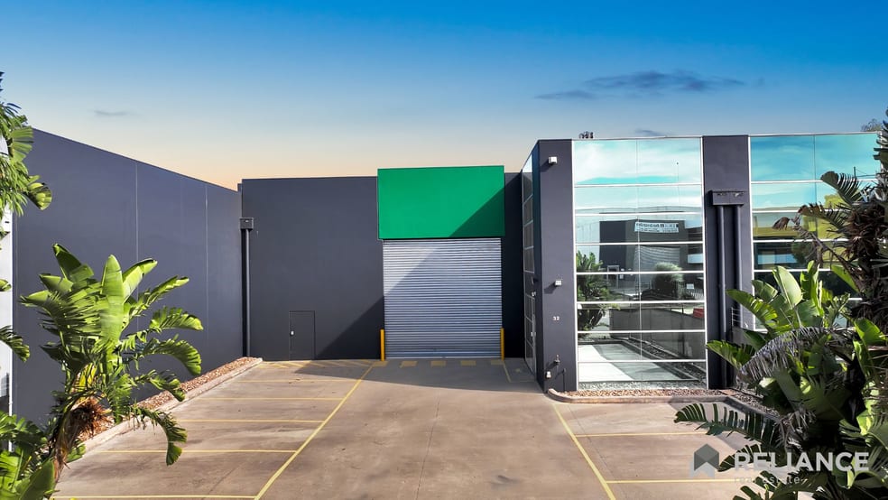Click to view all images 32 Calarco Drive Derrimut VIC 3026 - Image 1
