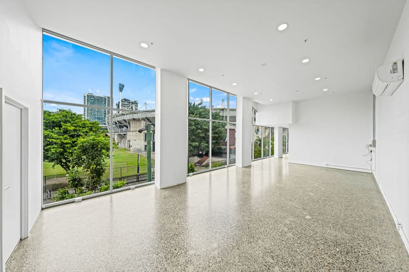 Click to view all images 27/95 Linton Street Kangaroo Point QLD 4169 - Image 2