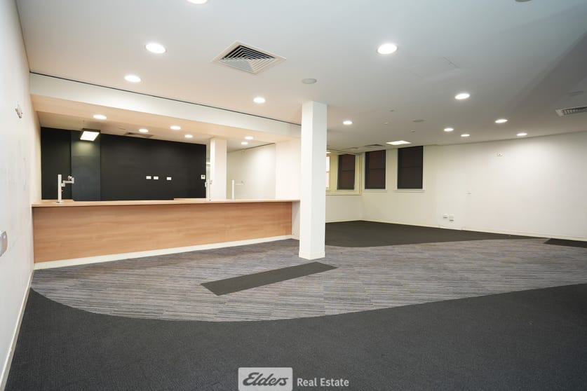 Click to view all images 318-322 Banna Avenue Griffith NSW 2680 - Image 2