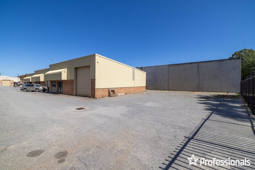 Click to view all images 3/33 Gillam Drive Kelmscott WA 6111 - Image 2